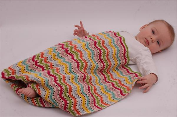 Zigzag-babytæppet i mange farver 