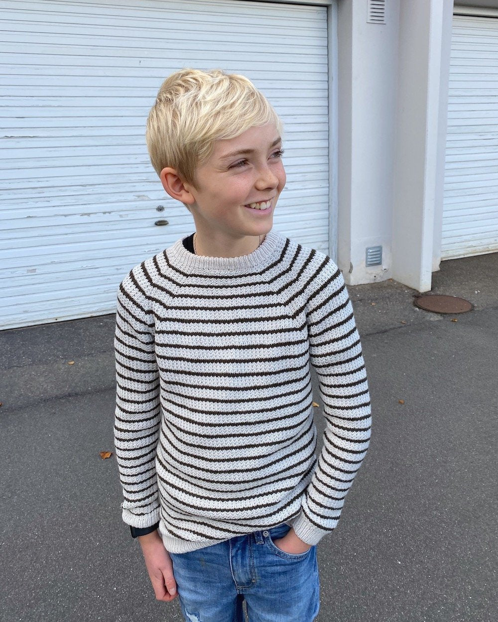Friday Sweater Junior med bred raglan og flotte striber