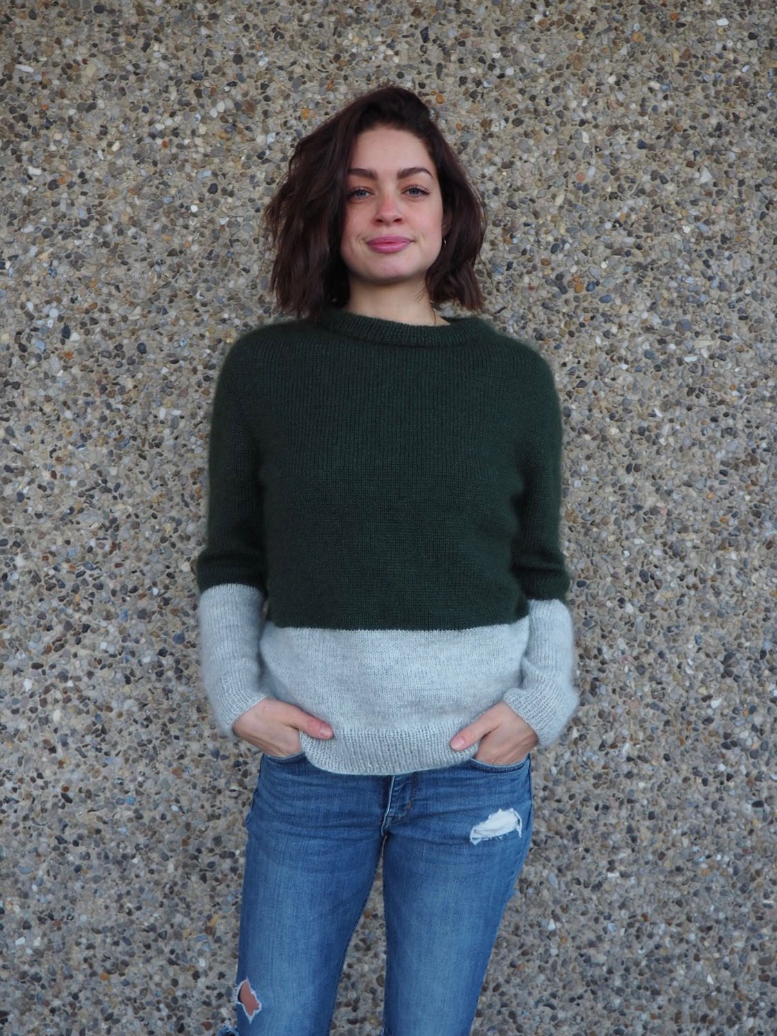 Kontrast Sweater - det giver et smukt spil når den lyse farve afslutter trøjens krop og ærmer